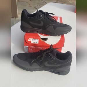 Nike Shoes - Size 9 1/2